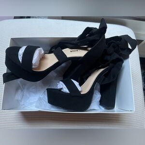 Fashion Nova Plot Twist Heel 6.5